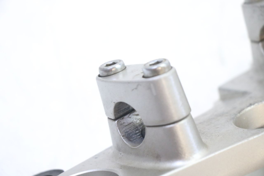 photo de UPPER FORK CLAMP SUZUKI GS GSE 500 (2001 - 2003)