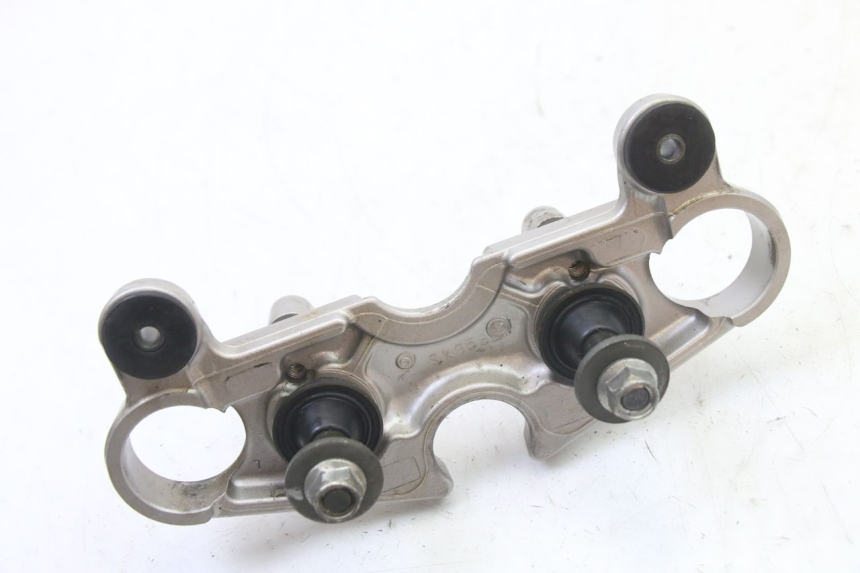 photo de UPPER FORK CLAMP SUZUKI GS GSE 500 (2001 - 2003)