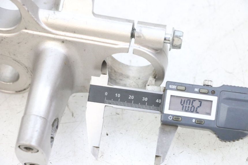 photo de UPPER FORK YOKE SUZUKI GSF N BANDIT 600 (1996 - 1999) - Component detail