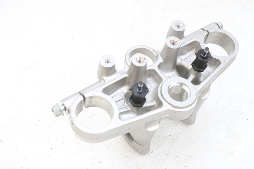 photo de UPPER FORK YOKE SUZUKI GSF N BANDIT 600 (1996 - 1999) - Technical close-up