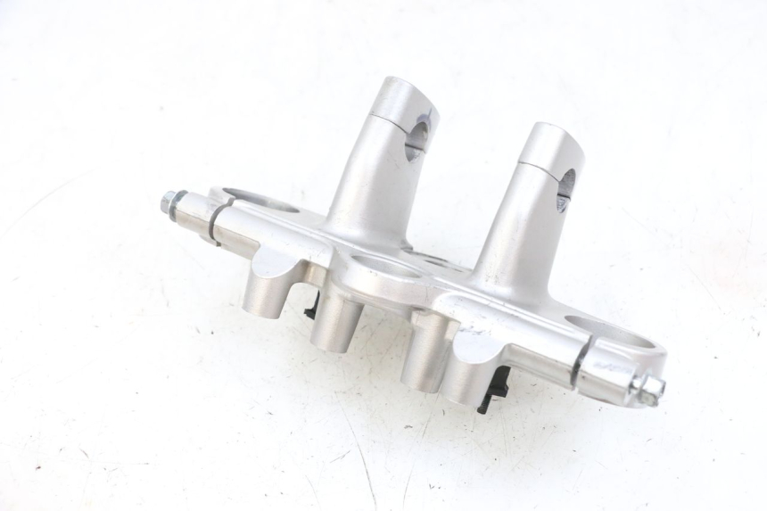 photo de UPPER FORK YOKE SUZUKI GSF N BANDIT 600 (1996 - 1999) - Fixing points details