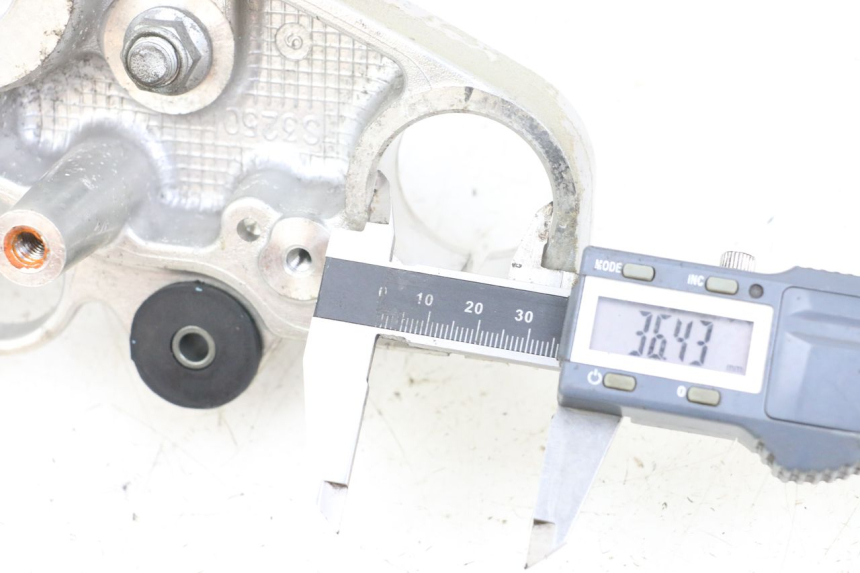 photo de UPPER FORK YOKE SUZUKI GZ MARAUDER 125 (1998 - 2004)