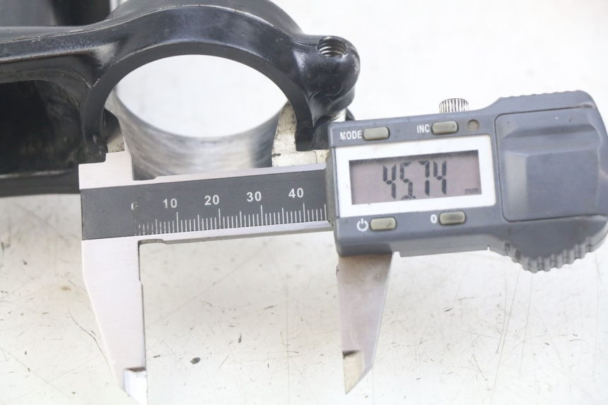 photo de UPPER TRIPLE CLAMP KAWASAKI KX 85 (2001 - 2013)