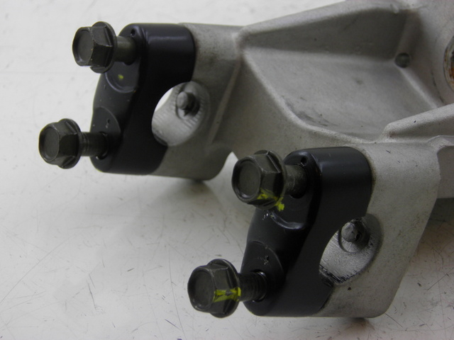 photo de UPPER FORK YOKE KYMCO XCITING RI ABS 500 (2010) - Alternative perspective