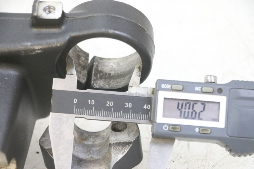 photo de UPPER FORK YOKE HONDA NTV DEAUVILLE ABS 700 (2007 - 2016)