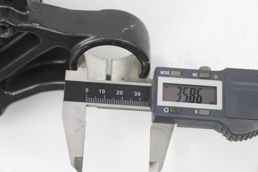 photo de UPPER FORK YOKE DERBI SENDA SM DRD 50 (2008 - 2013)