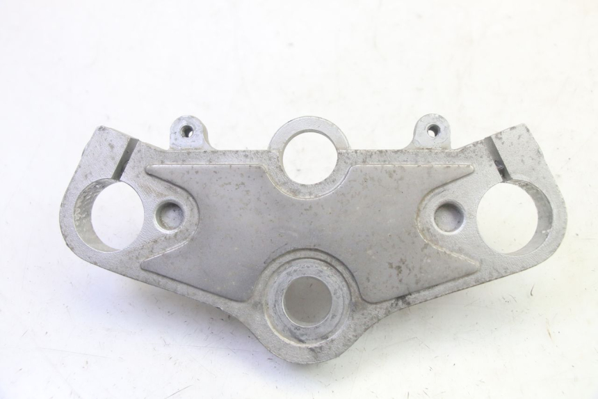 photo de UPPER TRIPLE CLAMP DAELIM VJ ROADWIN FI 125 (2008 - 2017) - Zoom on usage condition