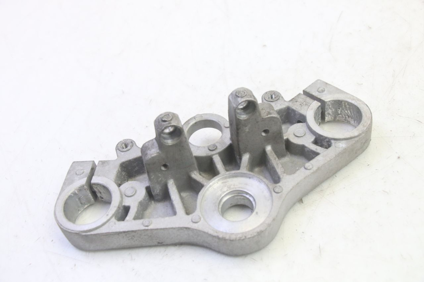 photo de UPPER TRIPLE CLAMP DAELIM VJ ROADWIN FI 125 (2008 - 2017) - Technical close-up