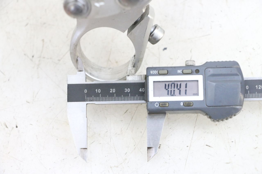 photo de UPPER FORK YOKE KAWASAKI ZR 7 750 (1999 - 2001) - Component detail