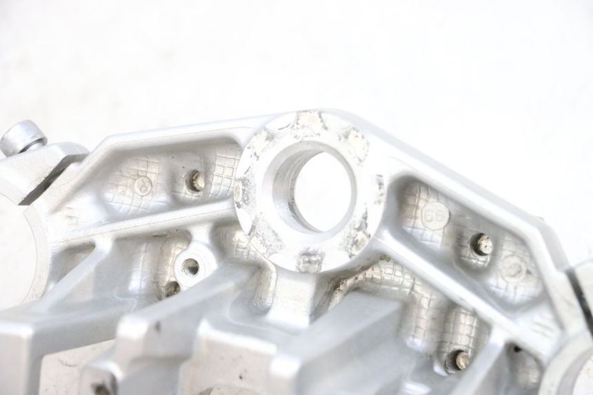 photo de UPPER FORK YOKE KAWASAKI ZR 7 750 (1999 - 2001) - Technical close-up