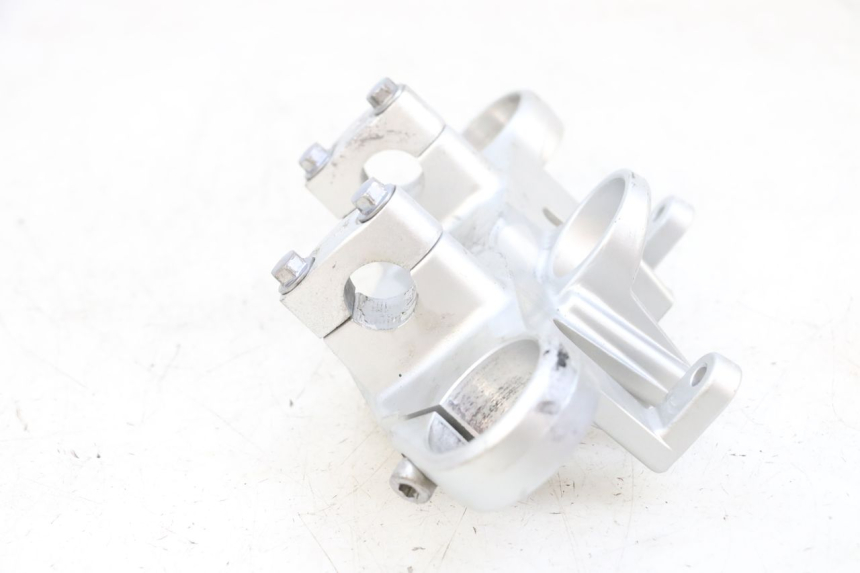 photo de UPPER FORK YOKE KAWASAKI ZR 7 750 (1999 - 2001) - Checked used part