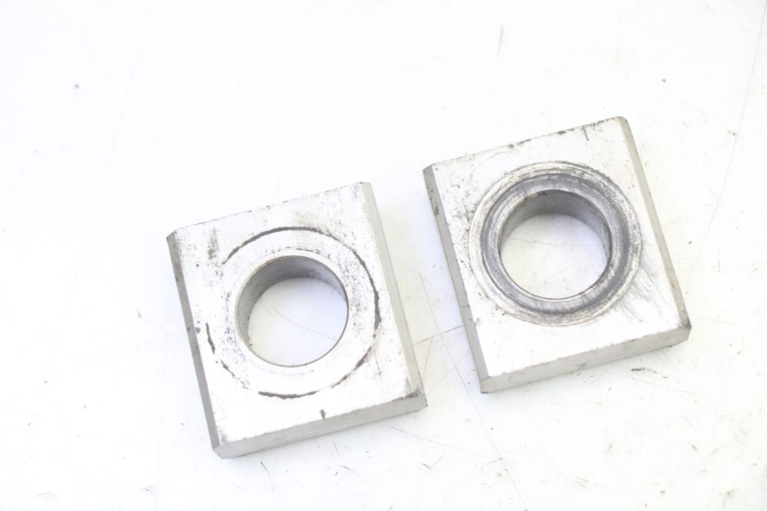 photo de CHAIN ADJUSTER HONDA CBR RR FIREBLADE 900 (1992 - 1994)