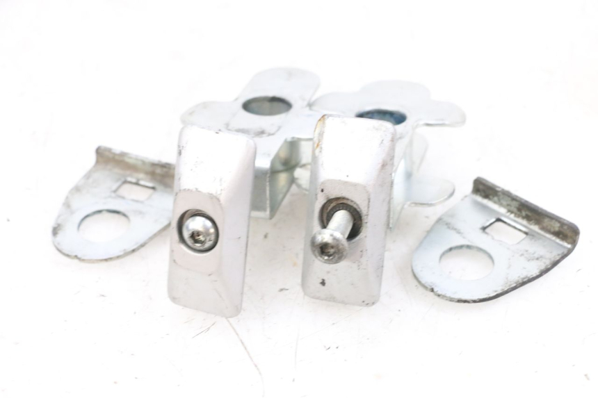 photo de CHAIN ADJUSTER SUZUKI GSF N BANDIT 600 (1996 - 1999) - Zoom on usage condition