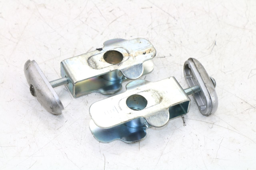 photo de CHAIN ADJUSTER SUZUKI SFV GLADIUS 650 (2009 - 2015) - Zoom on usage condition