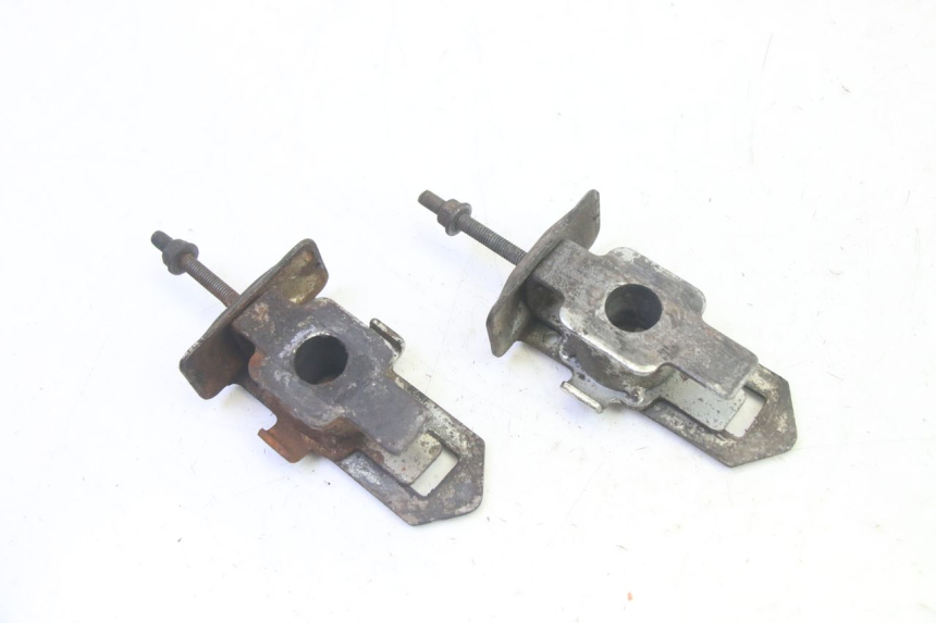 photo de CHAIN ADJUSTER KYMCO ZING 125 (1997 - 2003) - Alternative perspective