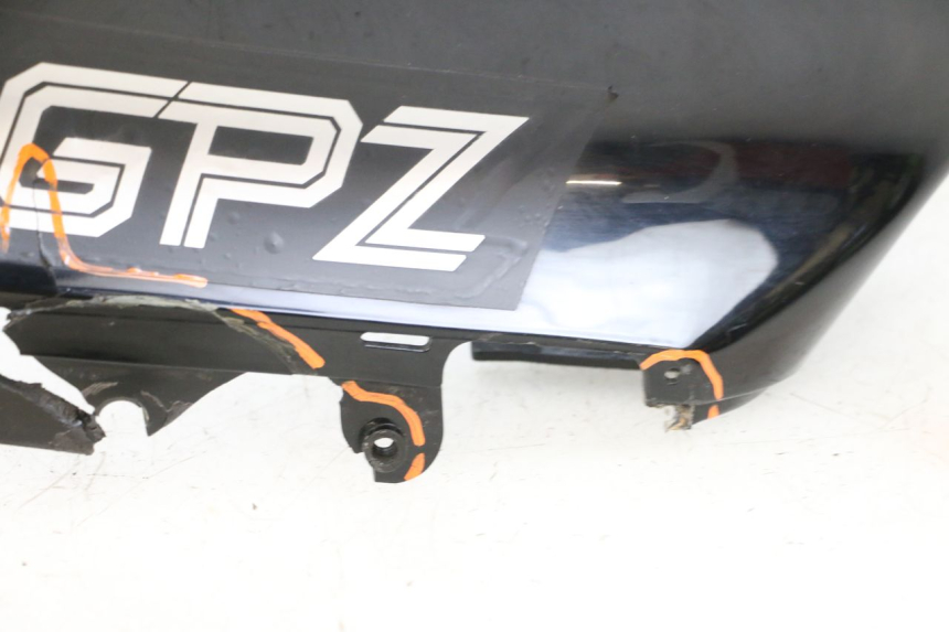 photo de FRONT FAIRING KAWASAKI GPZ RX 1000 (1986 - 1988) - Detailed visual inspection