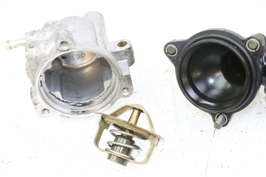 photo de THERMOSTAT YAMAHA FZS FAZER 600 (2001 - 2003)