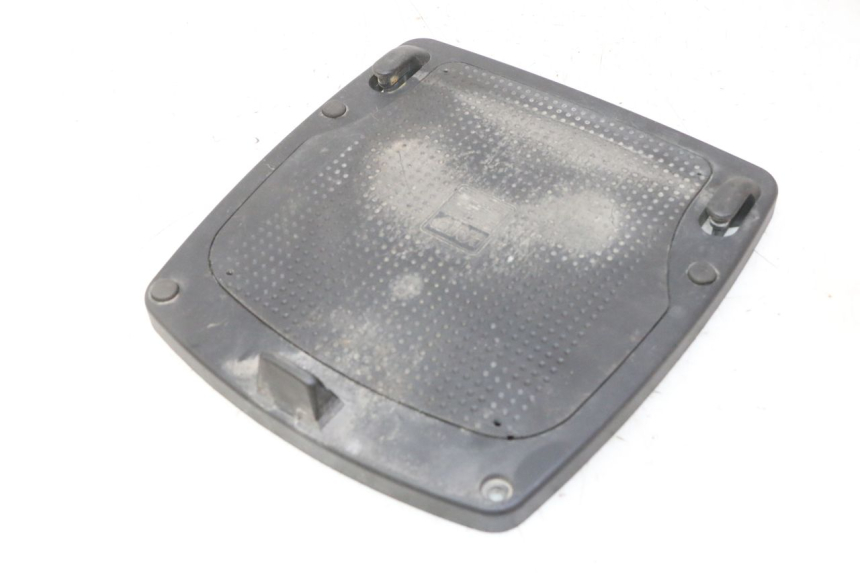 photo de TOP BOX PEUGEOT KISBEE 2T 50 (2010 - 2017)