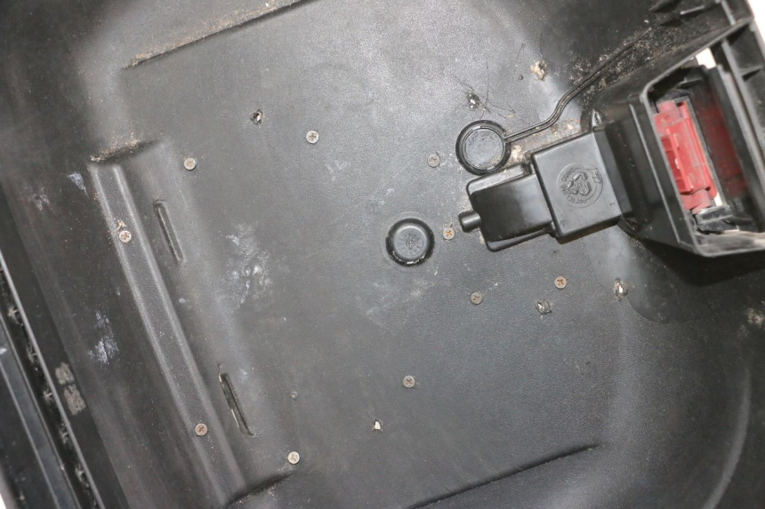 photo de TOP BOX PEUGEOT KISBEE 4T 50 (2010 - 2017) - Product overview