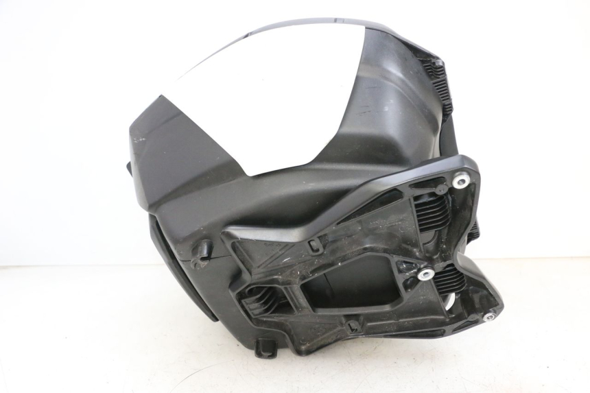 photo de TOP BOX YAMAHA NEO'S CORE 1 (2022 - 2026) - Fixing points details