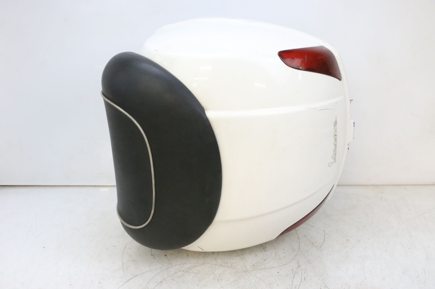 photo de TOP BOX PIAGGIO VESPA GTS SUPER IE 125 (2009 - 2016) - Distinctive features