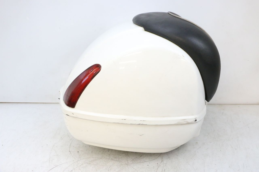 photo de TOP BOX PIAGGIO VESPA GTS SUPER IE 125 (2009 - 2016) - Focus on structure