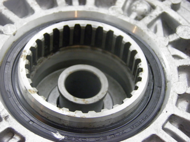 photo de REAR WHEEL SHAFT YAMAHA FJR 1300 (2004 - 2005) - Component detail