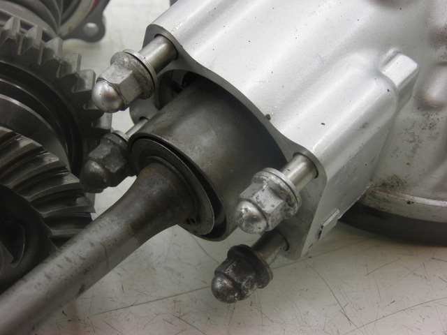 photo de REAR WHEEL SHAFT YAMAHA FJR 1300 (2004 - 2005) - Technical close-up