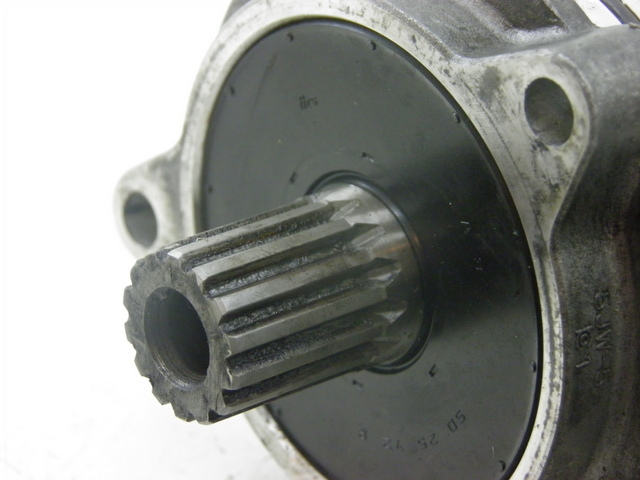 photo de REAR WHEEL SHAFT YAMAHA FJR 1300 (2004 - 2005) - Alternative perspective