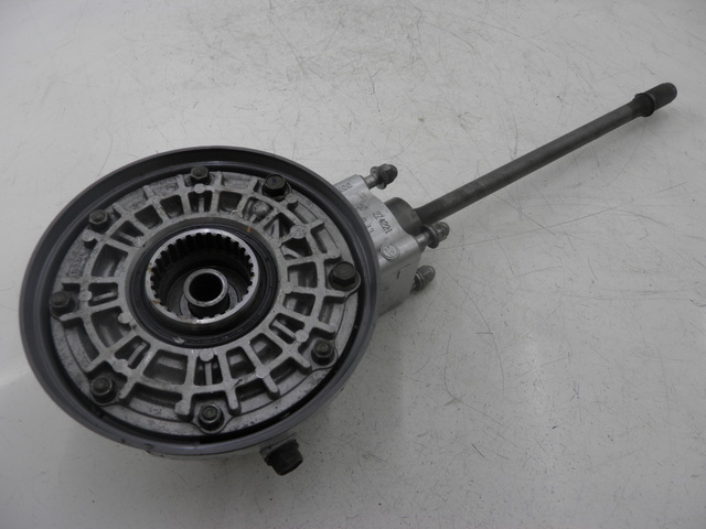 photo de REAR WHEEL SHAFT YAMAHA FJR 1300 (2004 - 2005) - Fixing points details