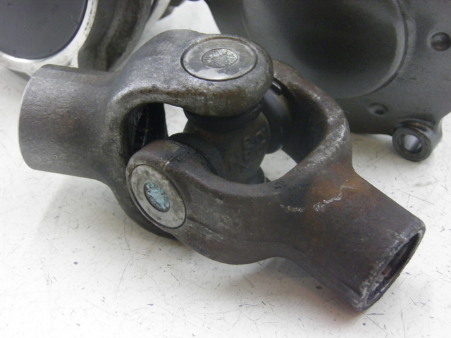 photo de REAR WHEEL SHAFT YAMAHA FJR 1300 (2004 - 2005) - Checked used part