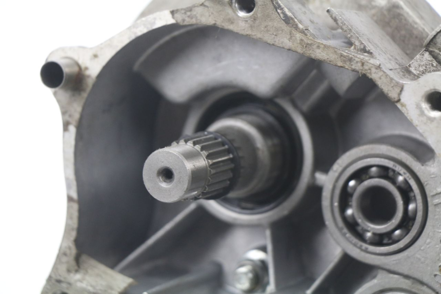 photo de REAR WHEEL SHAFT BENZHOU YY50QT31 VINTAGE 50 (2009 - 2012) - Fixing points details