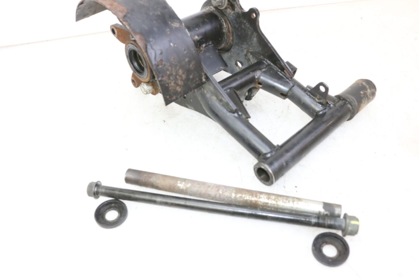 photo de REAR WHEEL SHAFT HYTRACK S 150 (2003 - 2011)