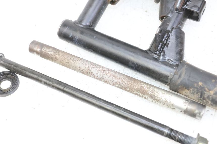 photo de REAR WHEEL SHAFT HYTRACK S 150 (2003 - 2011)