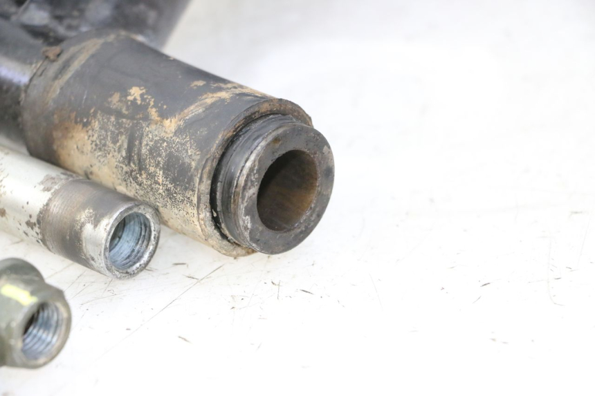 photo de REAR WHEEL SHAFT HYTRACK S 150 (2003 - 2011)