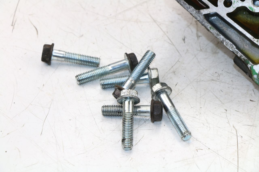 photo de REAR WHEEL SHAFT DAELIM S4 50 (2010 - 2015)