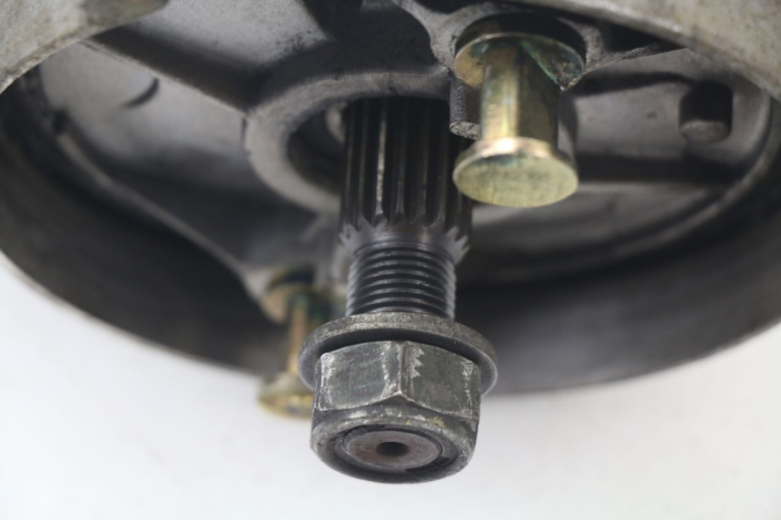 photo de REAR WHEEL SHAFT SYM FIDDLE 3 III 50 (2014 - 2020)