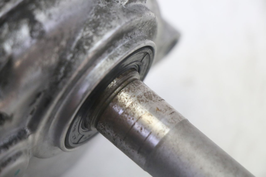 photo de REAR WHEEL SHAFT YAMAHA X-MAX XMAX 125 (2010 - 2014) - High-resolution close-up