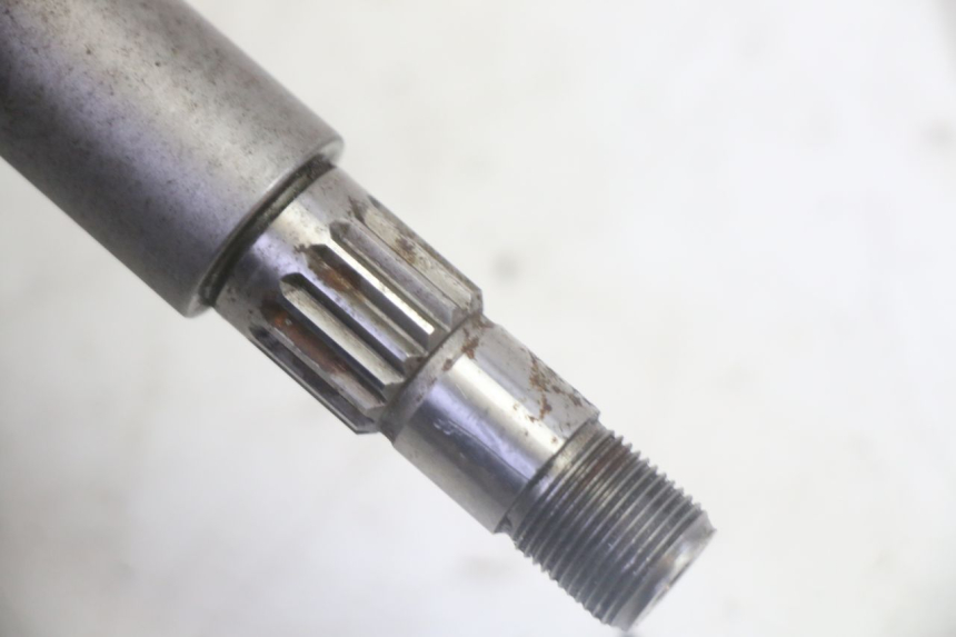 photo de REAR WHEEL SHAFT YAMAHA X-MAX XMAX 125 (2010 - 2014) - Detailed visual inspection