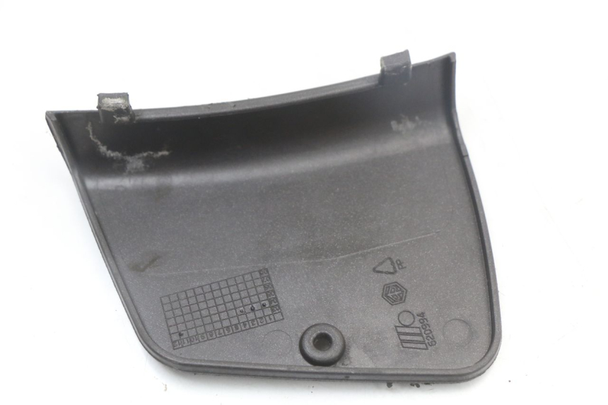 photo de RIGHT INSPECTION COVER PIAGGIO X8 125 (2004 - 2007)