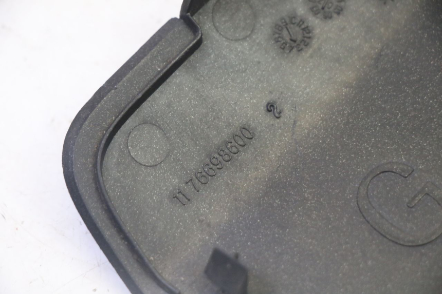 photo de LEFT INSPECTION COVER PEUGEOT SATELIS 125 (2006 - 2009)