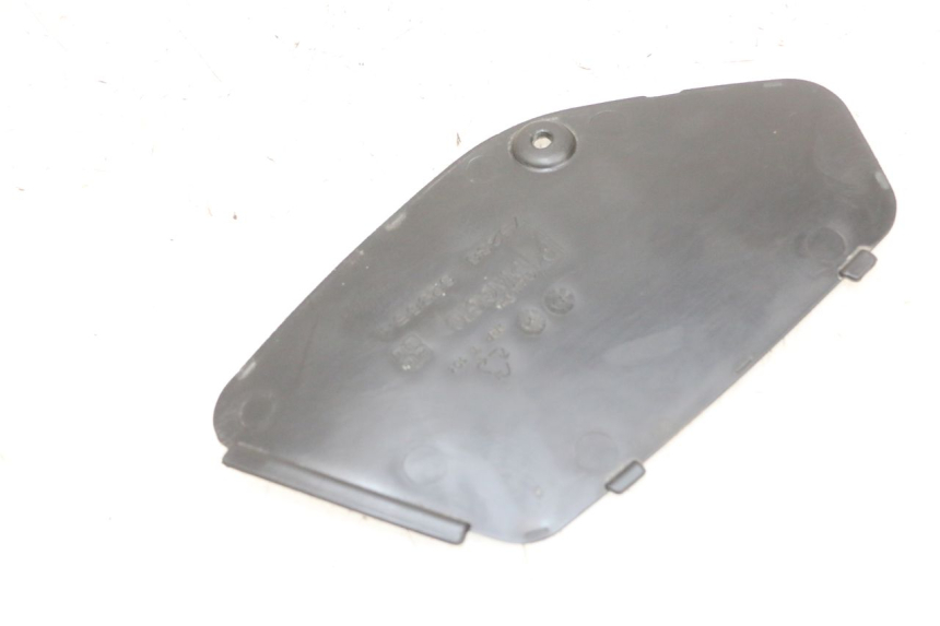 photo de LEFT SIDE ACCESS PANEL PIAGGIO XEVO - X EVO 125 (2007 - 2016) - Zoom on usage condition