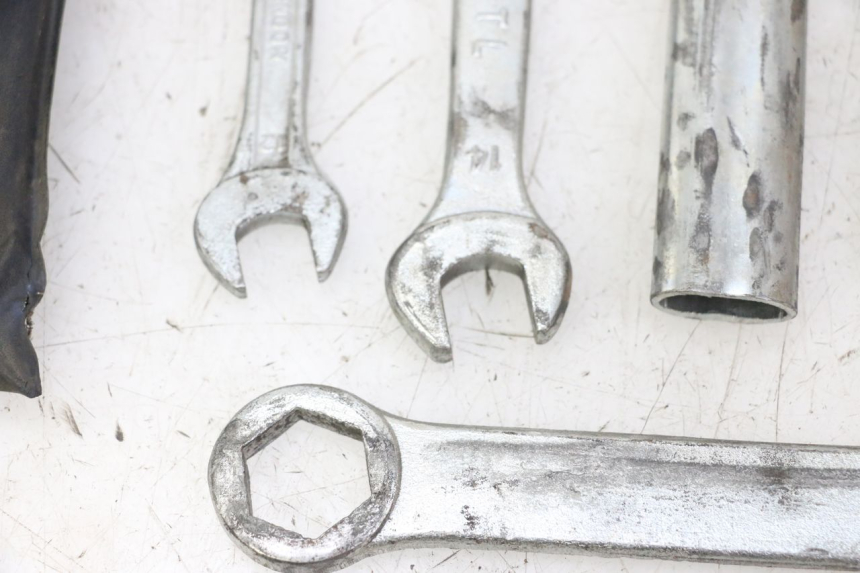 photo de TOOL KIT HONDA CBF 125 (2009 - 2015)