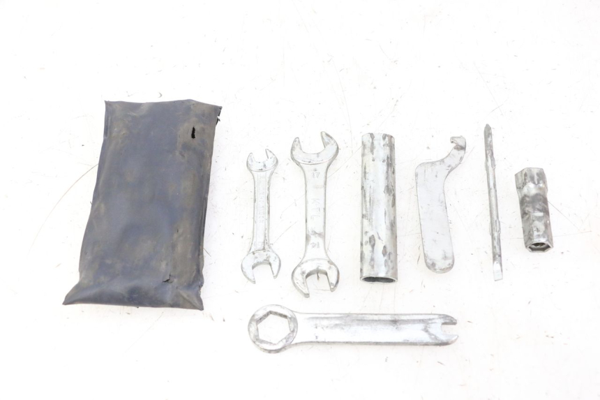 photo de TOOL KIT HONDA CBF 125 (2009 - 2015)