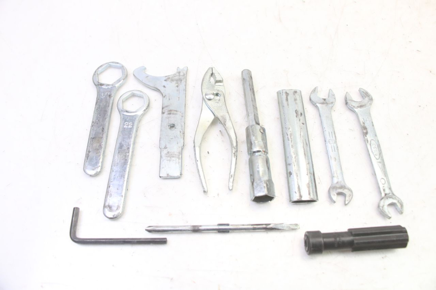 photo de TOOL KIT HONDA CBR RR FIREBLADE 900 (1992 - 1994)