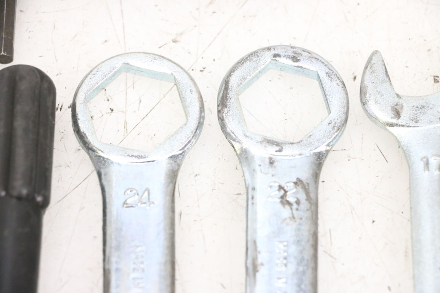 photo de TOOL KIT SUZUKI DL V STROM 1000 (2002 - 2007) - Checked used part