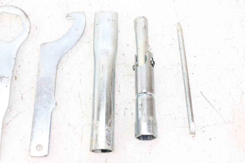 photo de TOOL KIT YAMAHA FZ6 FAZER S2 600 (2007 - 2011)