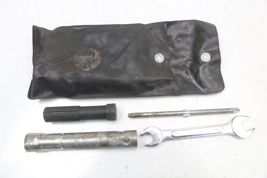 photo de TOOL KIT HYOSUNG GTR 125 (2006 - 2008)