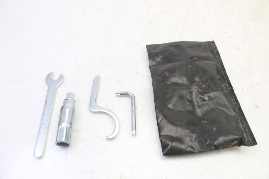 photo de TOOL KIT PIAGGIO MP3 RL 250 (2007 - 2010)