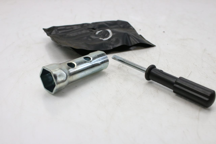photo de TOOL KIT PIAGGIO FLY 2T 50 (2004 - 2017)